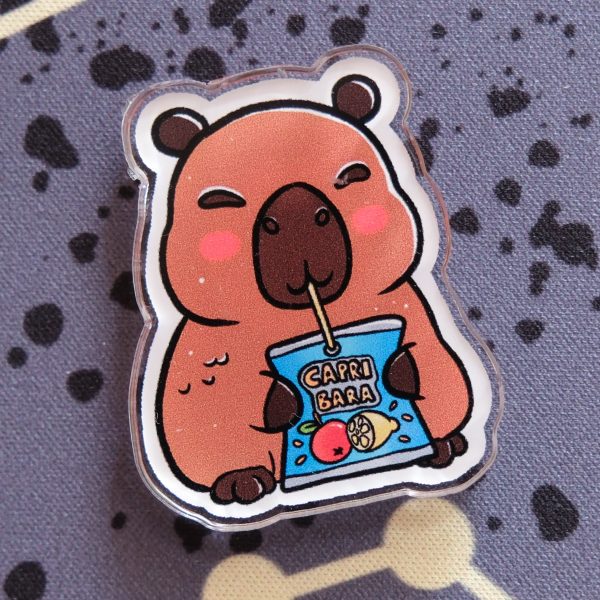 Ein Capibara schlürft an einer Capri-Sun, ein Magnet als kleines Geschenk